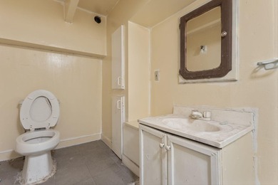 INVESTORS TAKE NOTICE: 1 retail and 8 residential units (9 units - photo 29