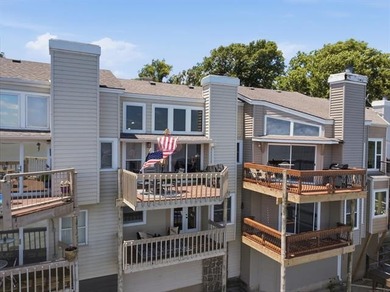 BEAUTIFULLY RENOVATED: Spectacular Lake Hudson views await in - photo 30