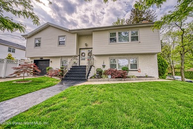 (private lake, pond, coastal) Home Sale Pending in Staten Island New York