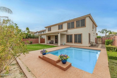 A 5-bed, 3-bath home in the Villages at Queen Creek with 3,237 - photo 2