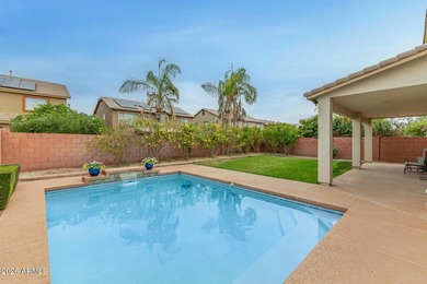 A 5-bed, 3-bath home in the Villages at Queen Creek with 3,237 - photo 3