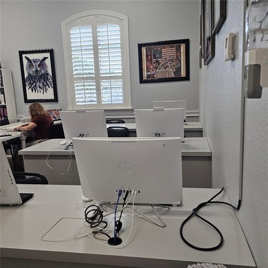 Are you looking for a move-in ready home? Well, you found it! - photo 35