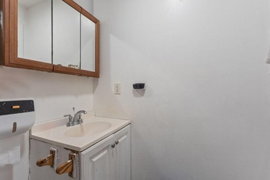 INVESTORS TAKE NOTICE: 1 retail and 8 residential units (9 units - photo 37