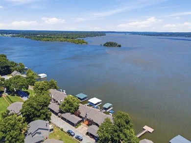 BEAUTIFULLY RENOVATED: Spectacular Lake Hudson views await in - photo 37