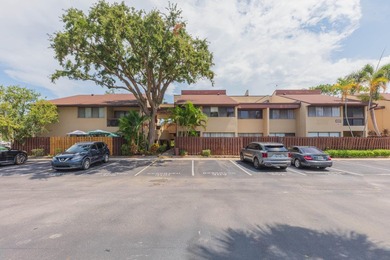 Welcome to Village Lake Condominiums in St. Petersburg! This 2 - photo 37