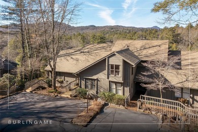Located in the heart of Burlingame, this villa offers a - photo 1