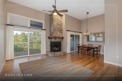 Located in the heart of Burlingame, this villa offers a - photo 2