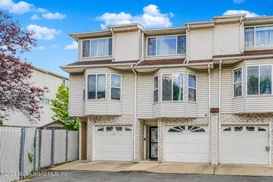 Welcome to 33 Linda Lane, a beautifully maintained multi-level - photo 2
