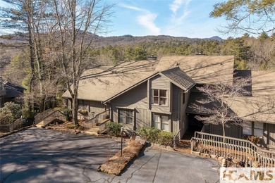 Located in the heart of Burlingame, this villa offers a - photo 7