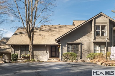 Located in the heart of Burlingame, this villa offers a - photo 8