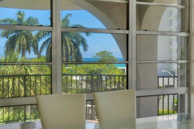 Opportunity to own a beautifully renovated 3BD/2.5BA residence - photo 8