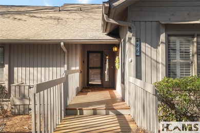 Located in the heart of Burlingame, this villa offers a - photo 9