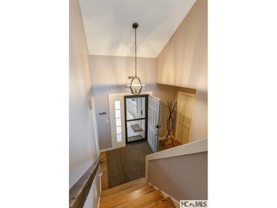 Located in the heart of Burlingame, this villa offers a - photo 10