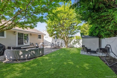 Massapequa Shores Gem! Turn-key 3-bedroom ranch featuring an - photo 15