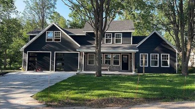 If you've been dreaming of lake living, this stunning home on - photo 1