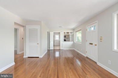 Waterfront locations like this to do become available very - photo 25