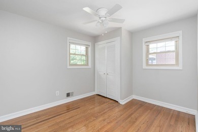 Waterfront locations like this to do become available very - photo 45
