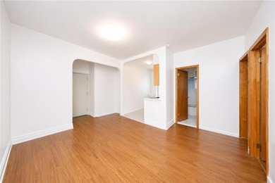 Huge 4-family Semi-detached brick home in Sheepshead Bay. 22 - photo 6
