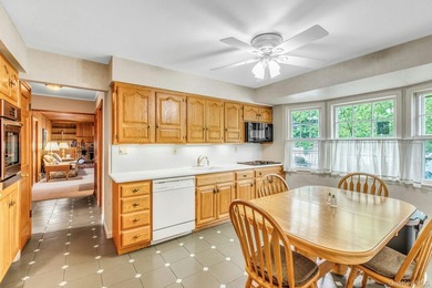 Spacious 4 Bedroom, 2.5 Bath Colonial with 2-car Garage in - photo 8