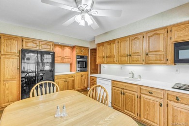 Spacious 4 Bedroom, 2.5 Bath Colonial with 2-car Garage in - photo 9