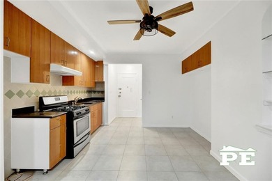 Welcome to this oversized 650-square-foot studio co-op in a - photo 4