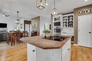 Welcome to this beautifully updated 6-bedroom, 4-bathroom home - photo 10