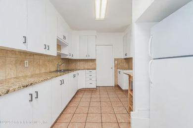 Welcome to 395 Jewett Ave, a charming and well-maintained home - photo 7