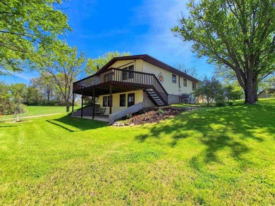 Move right in and start enjoying lake life right away! This - photo 2