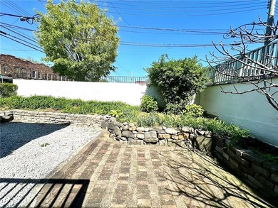 Prime redevelopment opportunity with strong future value - photo 3