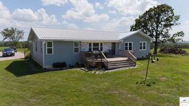 Welcome to your dream hobby farm! This beautiful 3 bed, 2 bath - photo 4