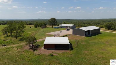 Welcome to your dream hobby farm! This beautiful 3 bed, 2 bath - photo 10