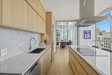 OCCASION RARE. Ce penthouse de 4 chambres, entierement renove - photo 11