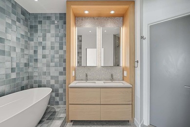 OCCASION RARE. Ce penthouse de 4 chambres, entierement renove - photo 21