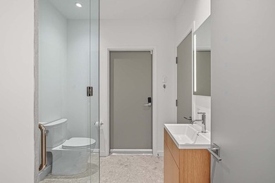 OCCASION RARE. Ce penthouse de 4 chambres, entierement renove - photo 26