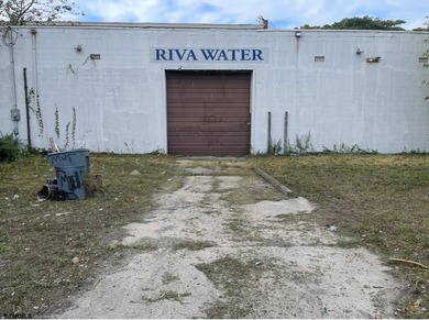 Rare opportunity to own a freestanding 3,750 SF warehouse with - photo 1