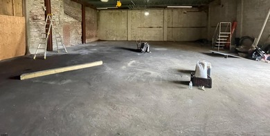 Rare opportunity to own a freestanding 3,750 SF warehouse with - photo 3