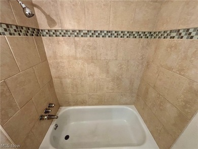 Welcome to this spacious, updated move-in-ready one-bedroom - photo 5