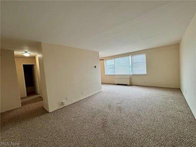 Welcome to this spacious, updated move-in-ready one-bedroom - photo 6