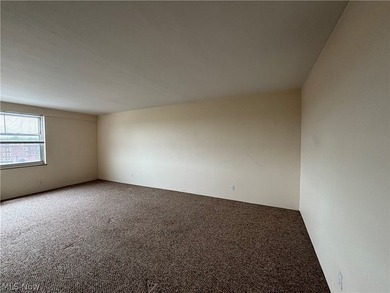 Welcome to this spacious, updated move-in-ready one-bedroom - photo 7