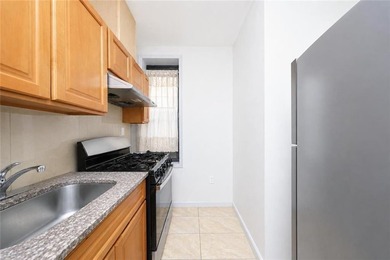 Excellent investment opportunity! This well-maintained 6-family - photo 8