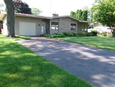 Lake Home For Sale in Beaver Dam, Wisconsin