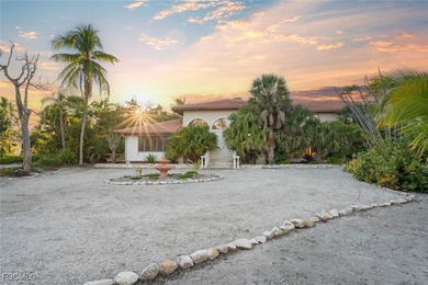 A rare Gulf-front estate opportunity on Captiva Island featuring - photo 6