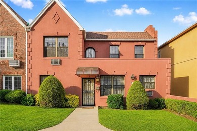 How does a 33-foot-wide house sound? Yes-believe it! This hidden - photo 1