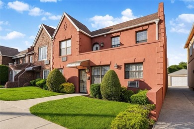 How does a 33-foot-wide house sound? Yes-believe it! This hidden - photo 3