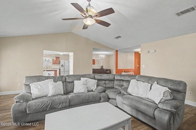 Spacious 3BR/2BA home in a convenient location close to shopping - photo 13
