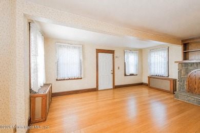 Welcome to 273 Waters Ave, a charming colonial set on a corner - photo 5