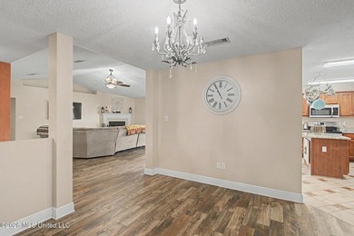Spacious 3BR/2BA home in a convenient location close to shopping - photo 16