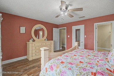 Spacious 3BR/2BA home in a convenient location close to shopping - photo 17