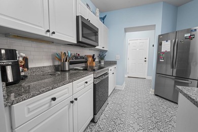 Welcome to this beautifully maintained 3-bedroom, 2-bath condo - photo 6