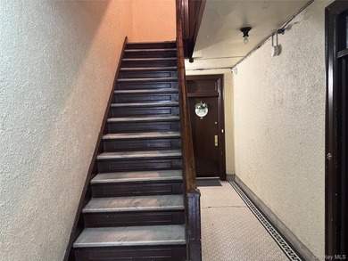 Positioned in the vibrant and commuter-friendly Woodlawn section - photo 4
